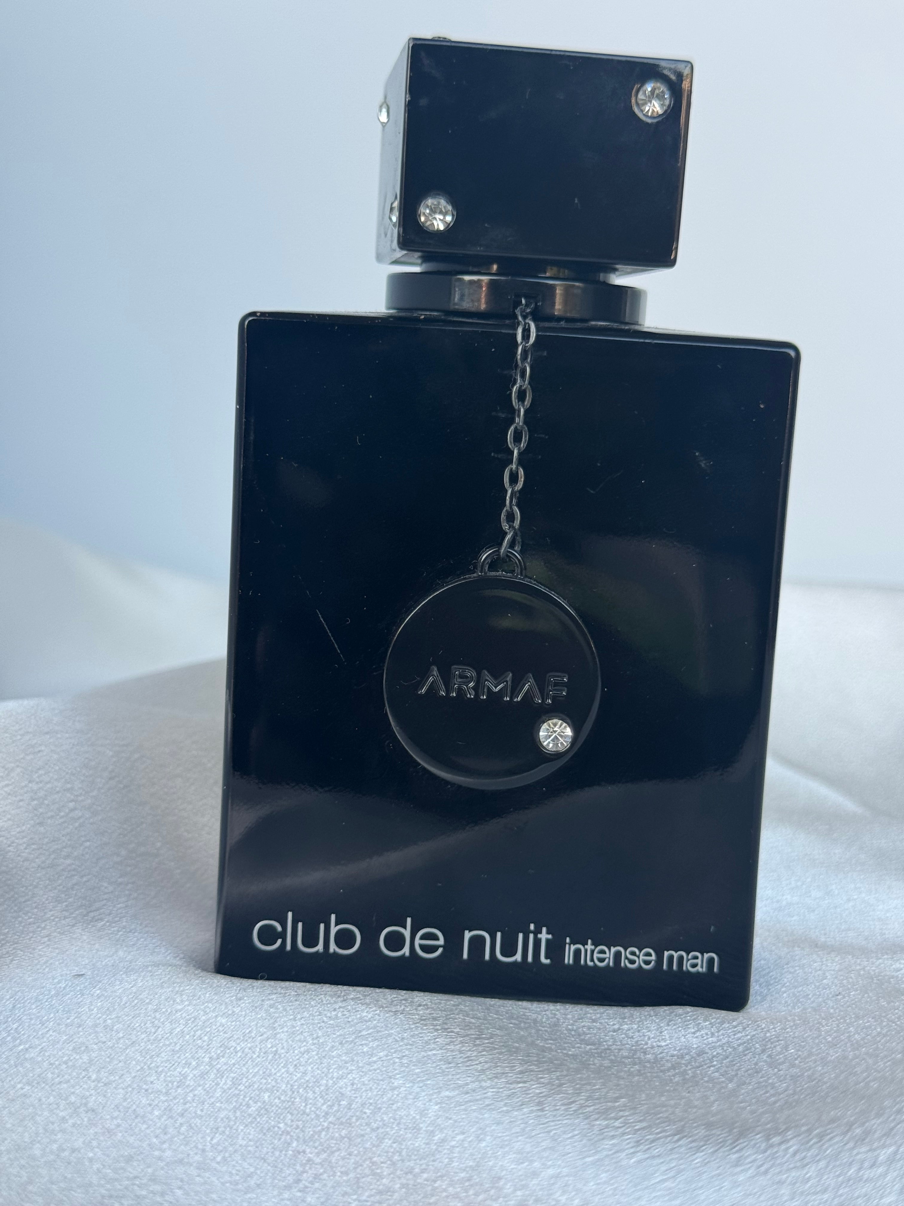 Club de nuit intense man